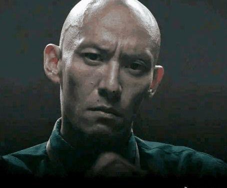 帅哥剃光头视频,跟随帅哥剃发视频，解锁潮流新造型