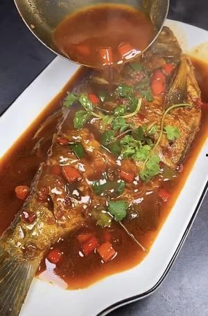 红烧鱼视频,色香味俱全的烹饪秘籍大公开