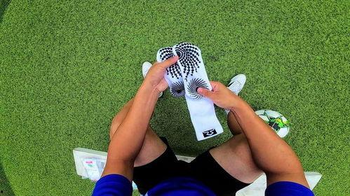 穿足球袜视频,从挑选到搭配的全方位解析