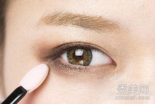 化妆教程视频初学者,化妆新手必看！从零开始打造完美妆容教程