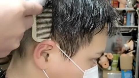男孩剪发视频,发型大变样，见证成长与蜕变