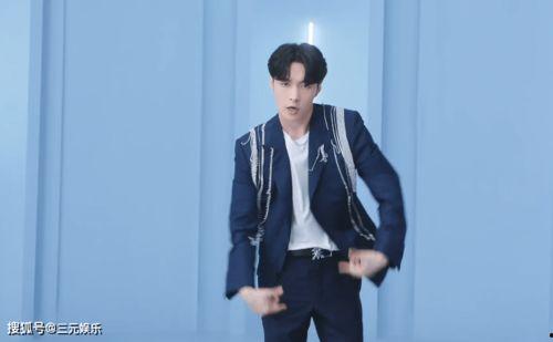 张艺兴的舞蹈视频,动感舞步演绎音乐灵魂
