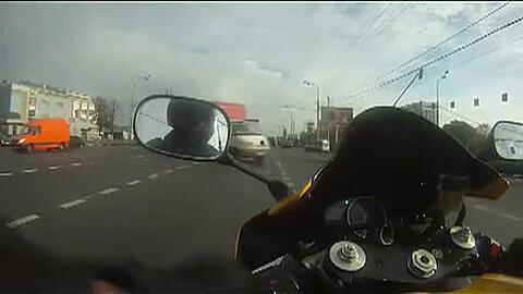 摩托车飙车视频,摩托车飙车视频惊险瞬间回顾