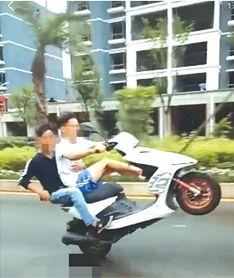 摩托车飙车视频,摩托车飙车视频惊险瞬间回顾