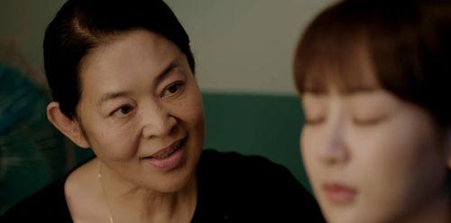 关于母爱的视频,视频中的感人瞬间