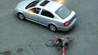 汽车碰瓷视频,汽车碰瓷视频背后的惊人真相