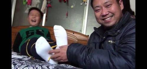 被挠脚心的视频,笑料百出！