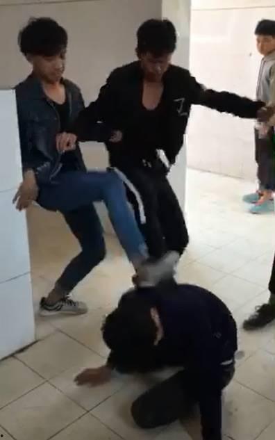 学校打架视频,视频揭露校园冲突瞬间