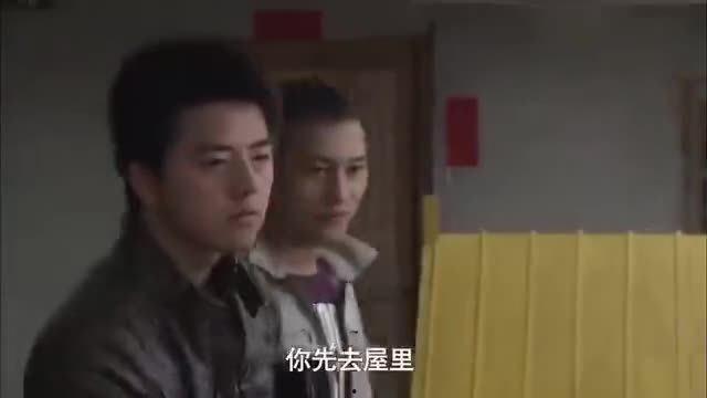 男生欺负女生视频,男生欺凌女生的无情一幕