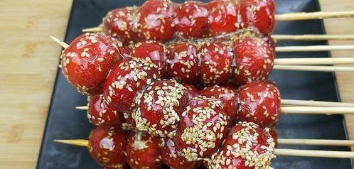 做冰糖葫芦的视频,自制冰糖葫芦，传统美食新体验