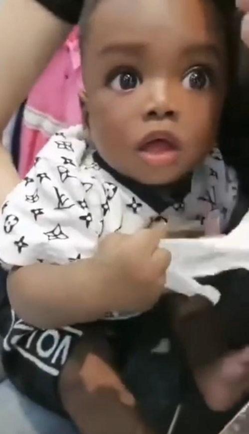 黑人小孩视频,揭示种族歧视与儿童权益问题