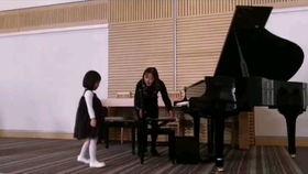 小朋友弹钢琴视频,小朋友钢琴演奏风采展示