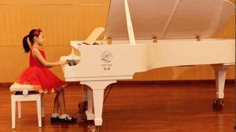 小朋友弹钢琴视频,小朋友钢琴演奏风采展示