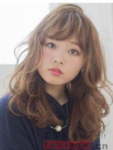 卷发打理视频,打造迷人卷发的实用技巧