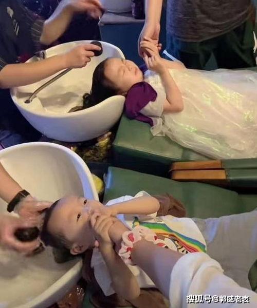 小朋友洗头视频,一场亲子互动的温馨时光