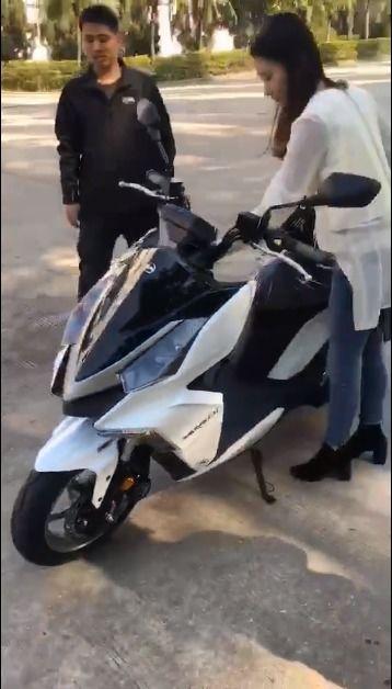 踏板车视频,视频中的速度与激情之旅