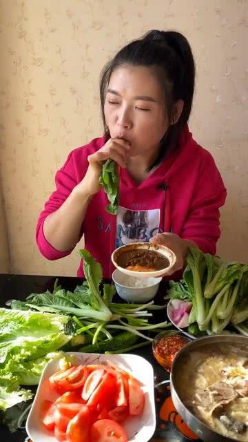 东北人吃饭视频,一窥东北人独特饮食习惯