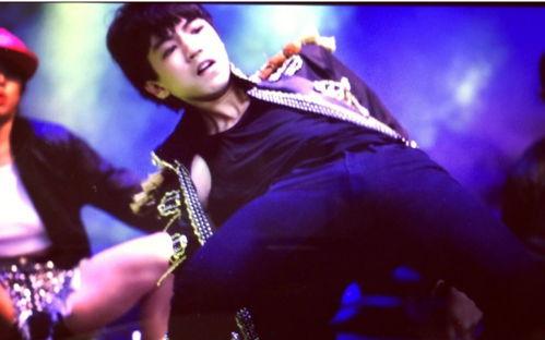 王俊凯舞蹈视频,动感舞步演绎青春活力